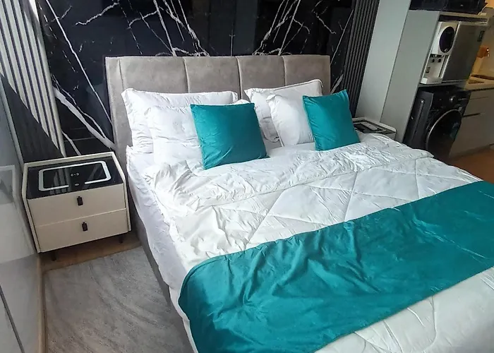 Sky Pool Studio At Riveria City- Suite B