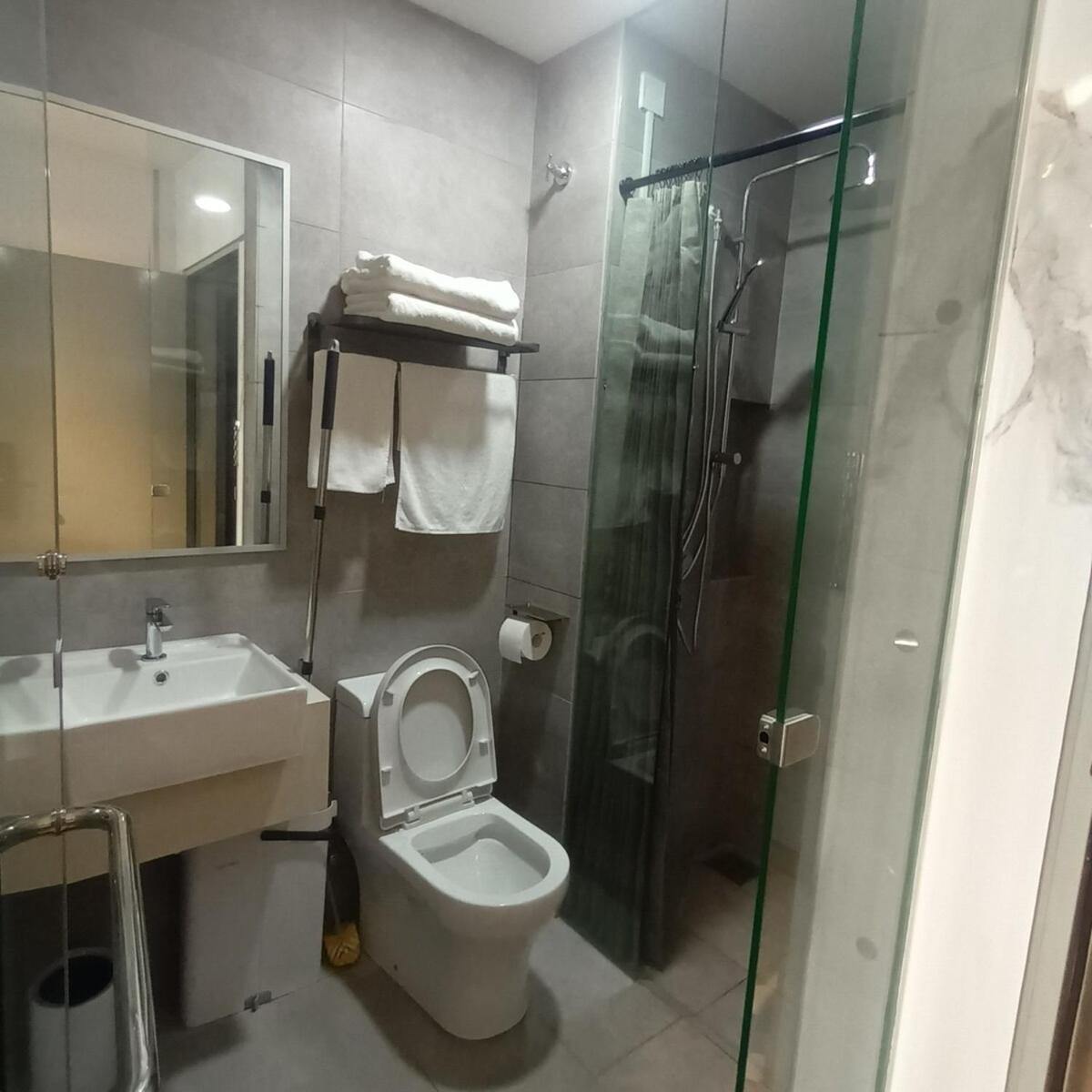 Sky Pool At Riveria City- B Apartment *